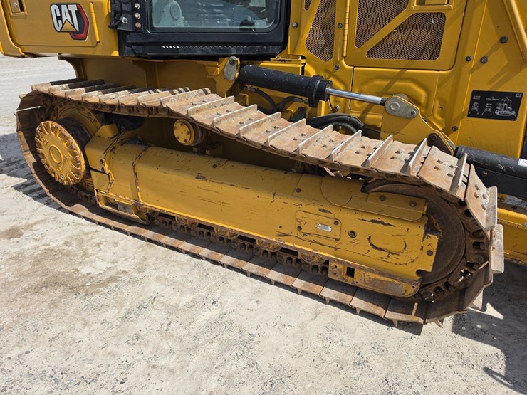 2021-caterpillar-d1-image-8