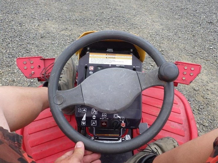 canycom-cmx2402-ride-on-mower-image-18