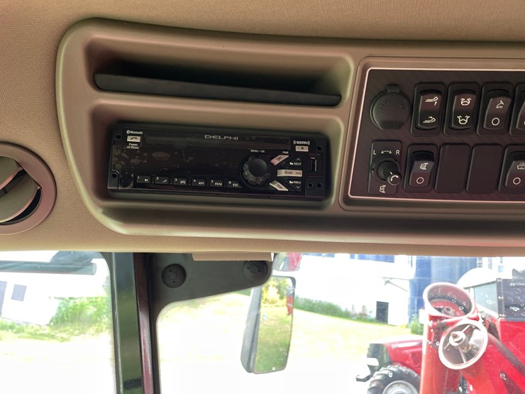 2018-case-ih-7240-image-78