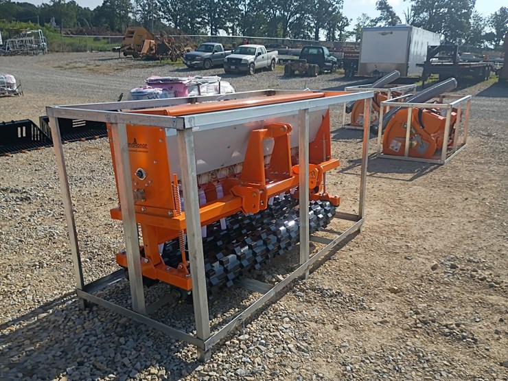 #l76-007-•-landhonor-seeder-skid-steer-attachment-(3-point)-image-8