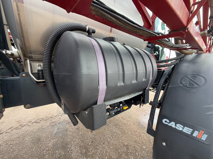 2009-case-ih-4420-self-propelled-sprayer-image-29