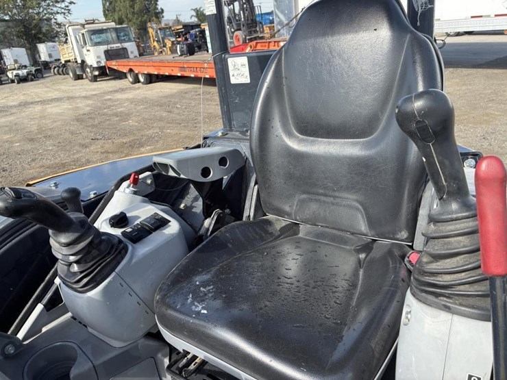 2023-deere-35g-image-21