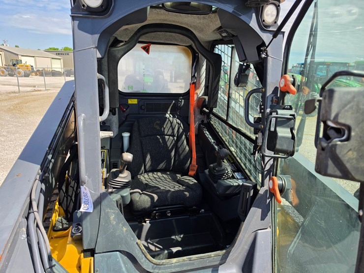 2018-deere-331g-image-7