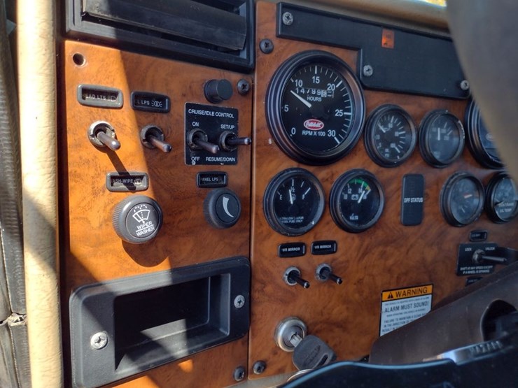peterbilt-340-image-10