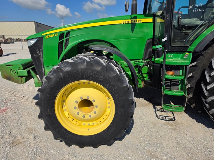 2012-john-deere-8335r-image-5