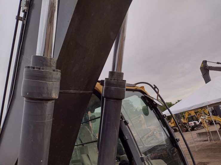 deere-270d-lc-image-40