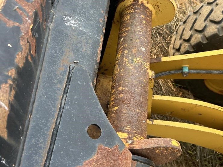 2015-caterpillar-910k-image-13