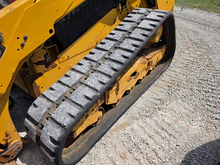 2021-caterpillar-299d3-image-14