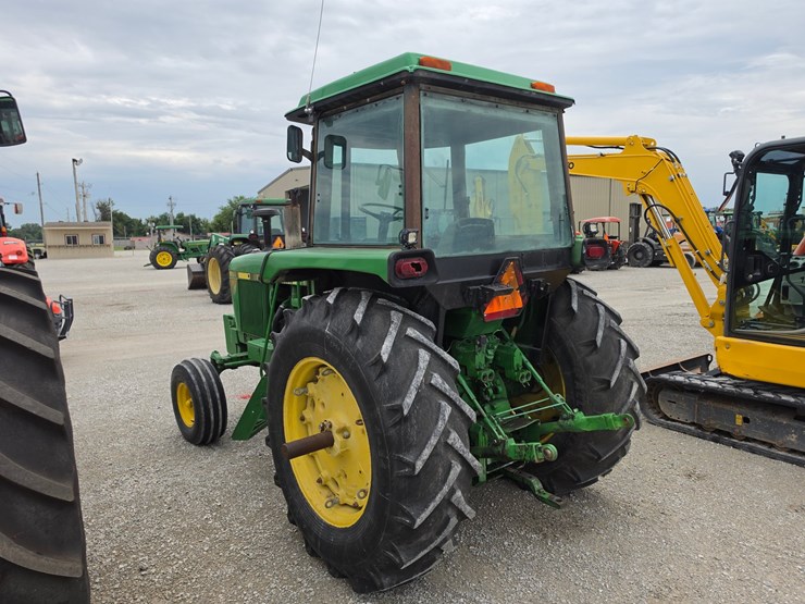 john-deere-4040-image-11