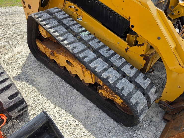 2021-caterpillar-299d3-image-23