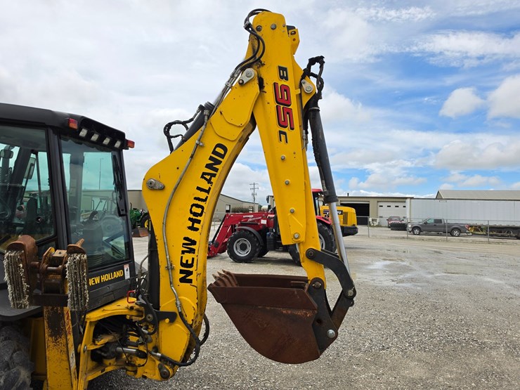2022-new-holland-b95c-image-13