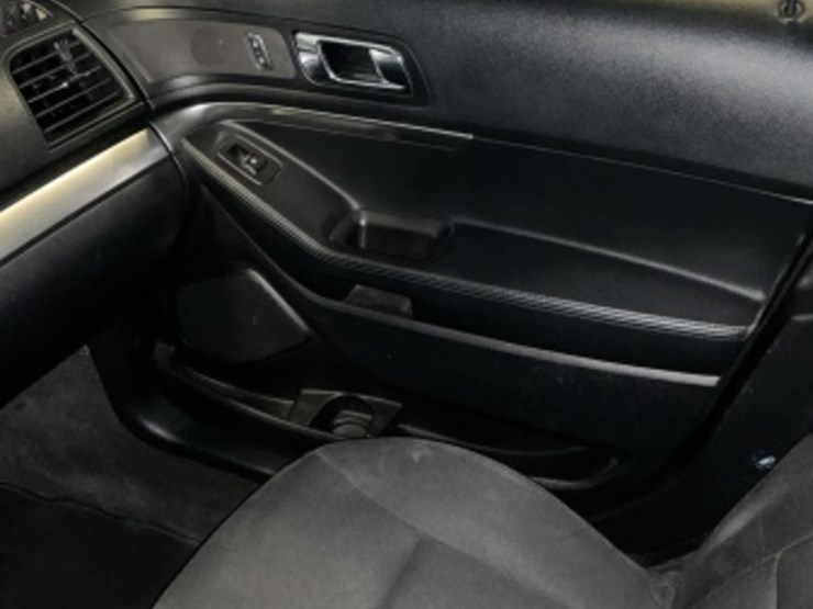 2018-ford-explorer-image-19