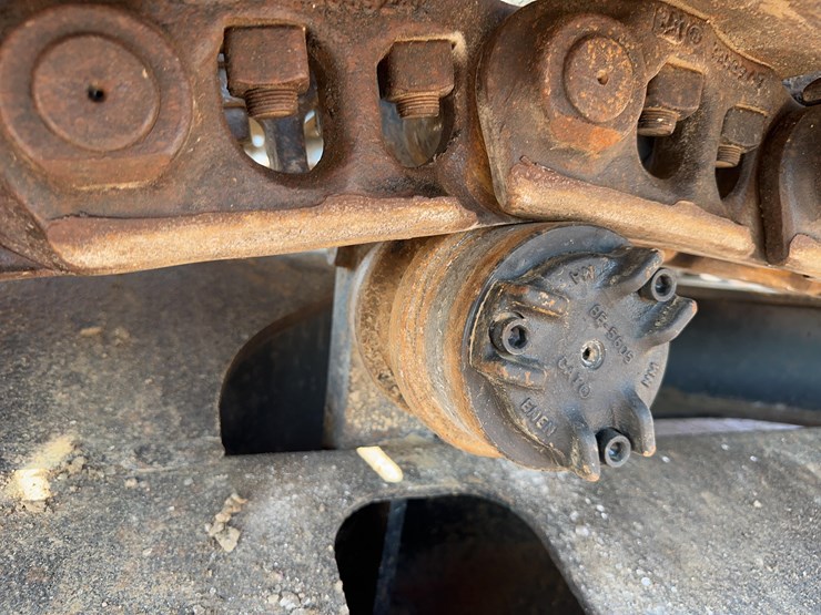 2015-caterpillar-326fl-image-31
