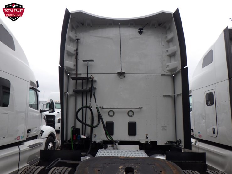 2022-peterbilt-579-image-13