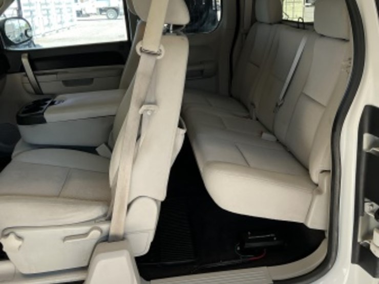 2010-chevrolet-silverado-1500-image-23