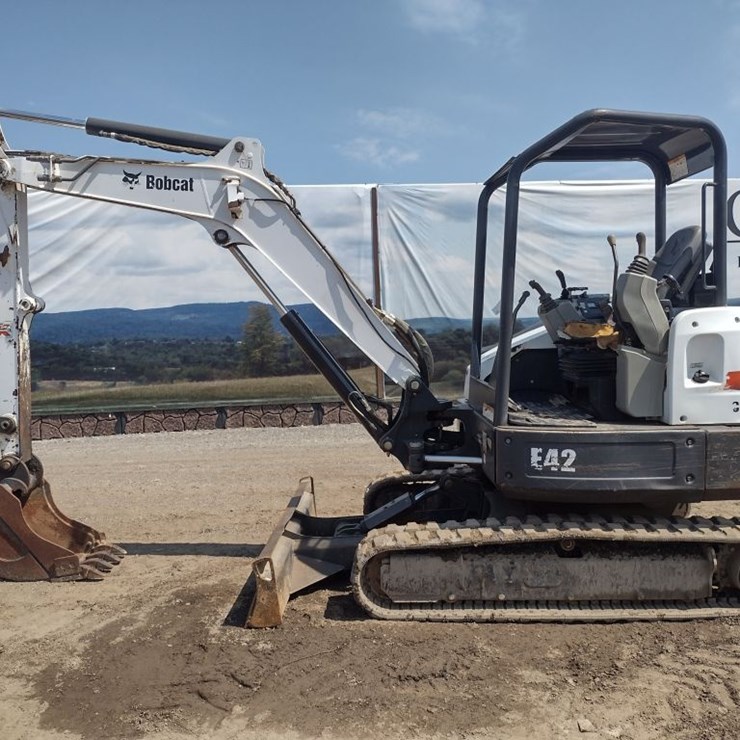 BOBCAT E42