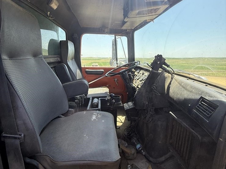 1991-ford-lt9000-image-25