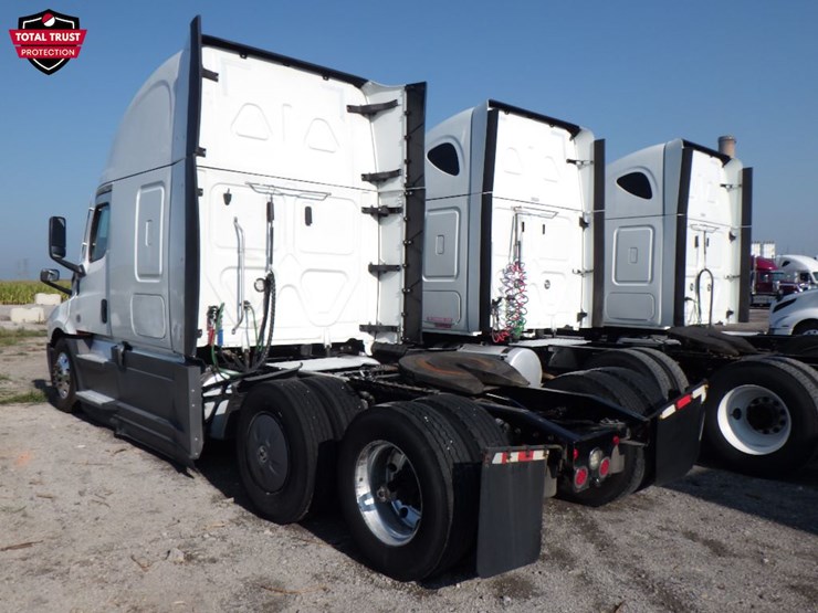 2023-freightliner-cascadia-126-image-11