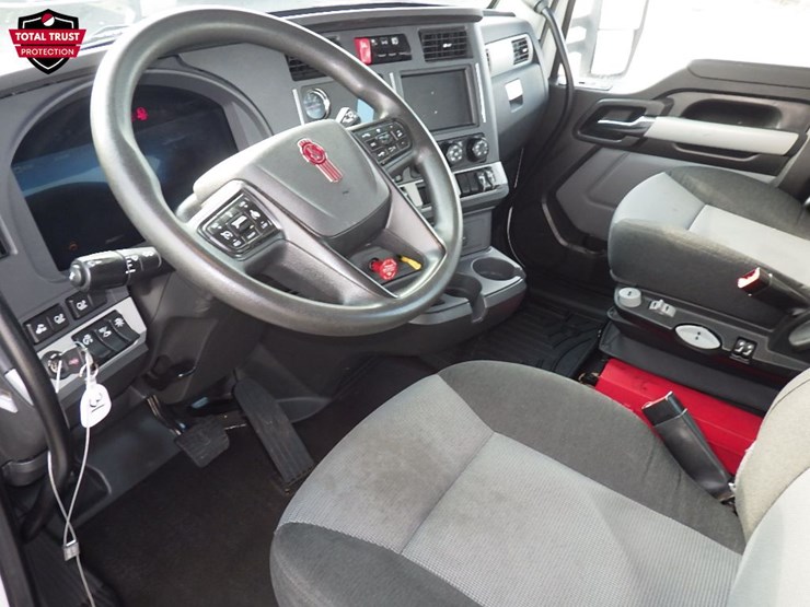 2024-kenworth-t680-image-17