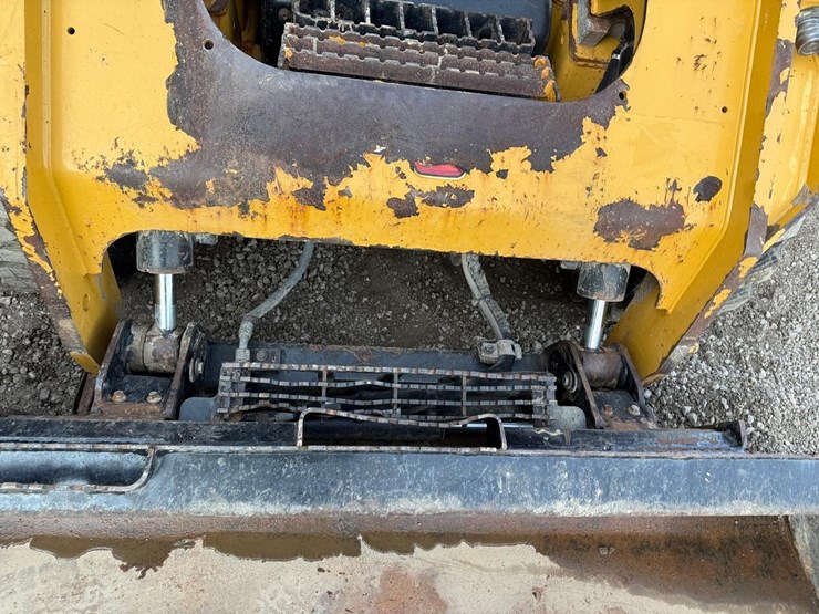 2020-caterpillar-272d3-image-10