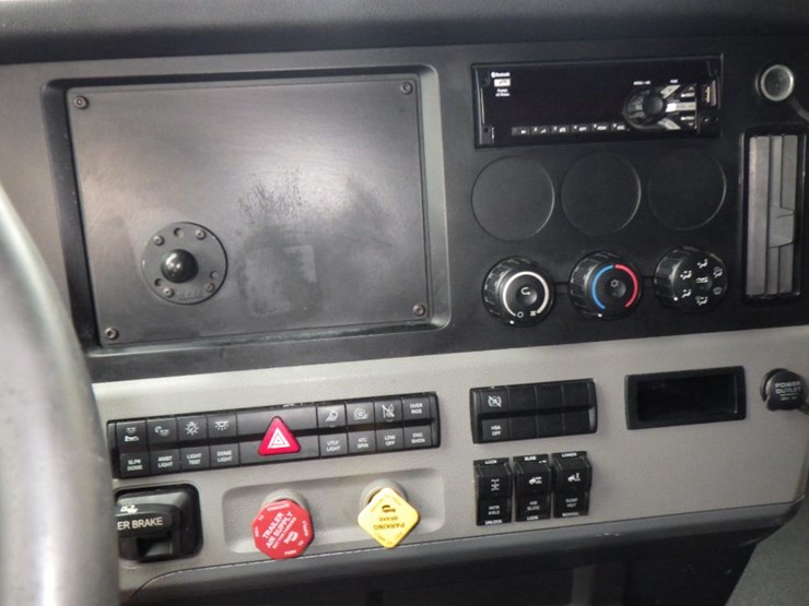 2022-freightliner-cascadia-126-image-20