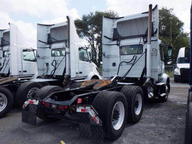 2020-volvo-vnr300-image-9