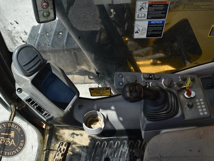 2016-deere-350g-lc-image-60