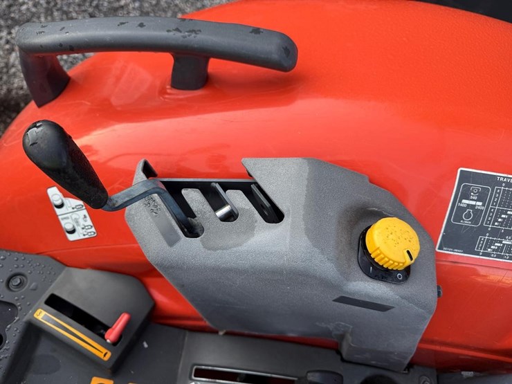 2020-kubota-m6060-image-27