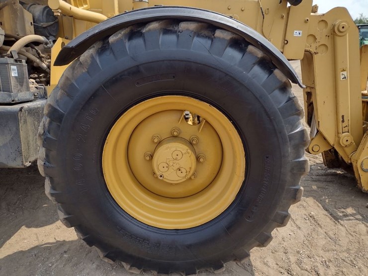 caterpillar-th83-image-22