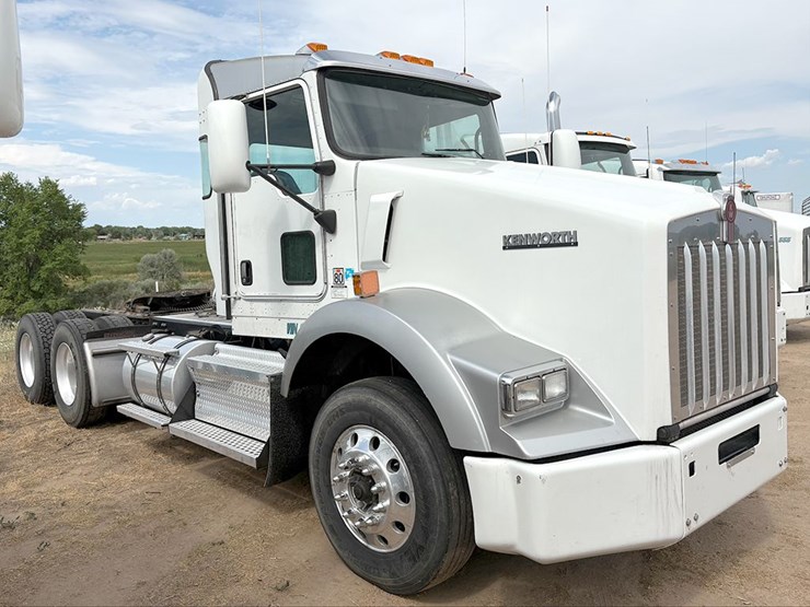 2008-kenworth-t800-image-1