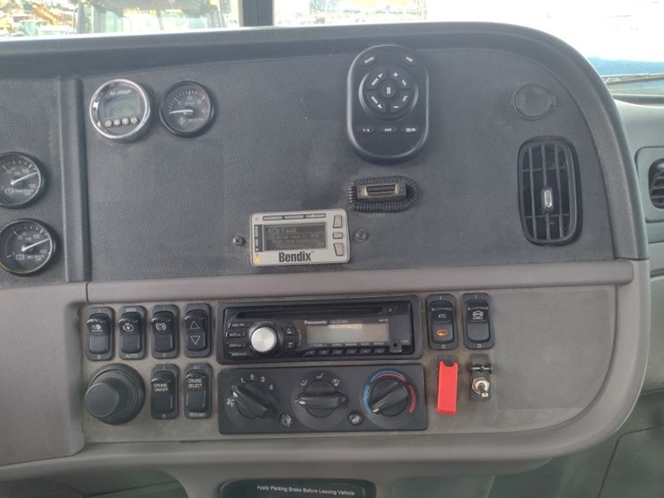 peterbilt-384-image-14