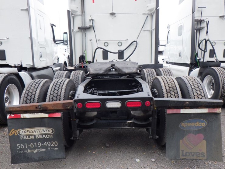 2022-peterbilt-579-image-12