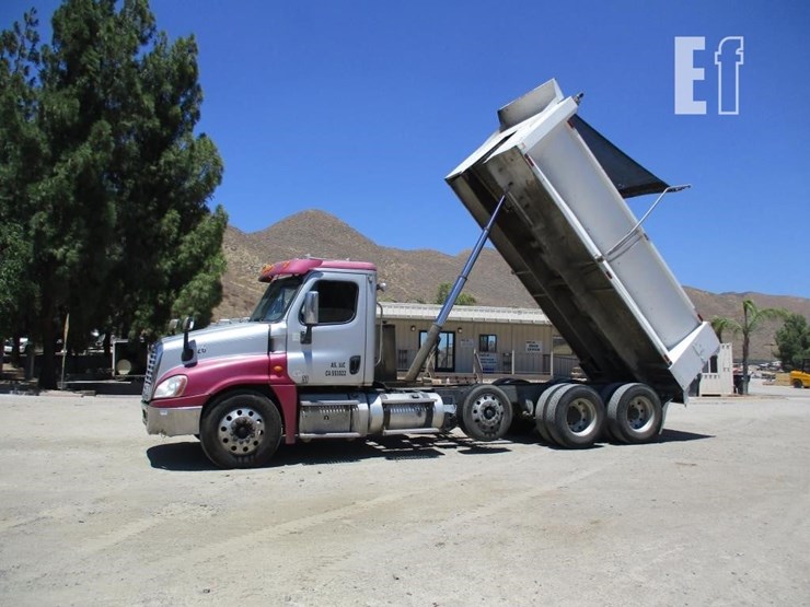 2014-freightliner-cascadia-125-image-17