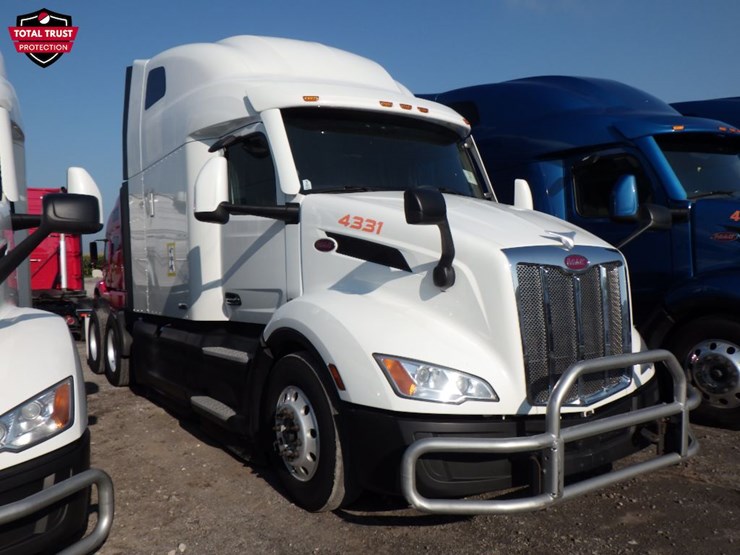 2023-peterbilt-579-image-3