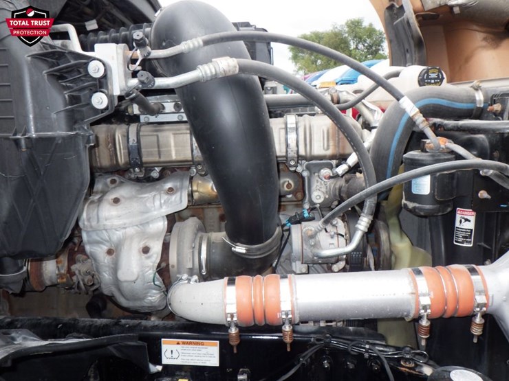 2020-freightliner-cascadia-126-image-24