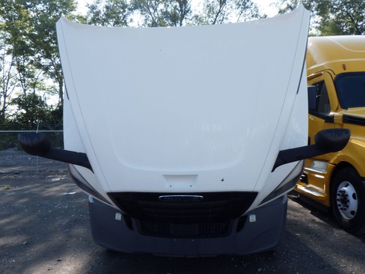 2022-freightliner-cascadia-126-image-27