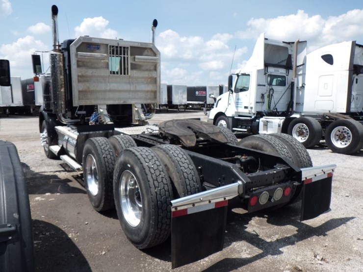 2015-kenworth-t800-image-10
