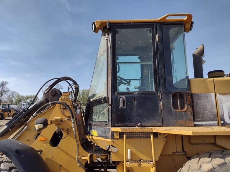 caterpillar-930g-image-16