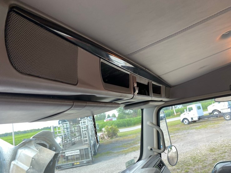 2018-kenworth-t440-image-107