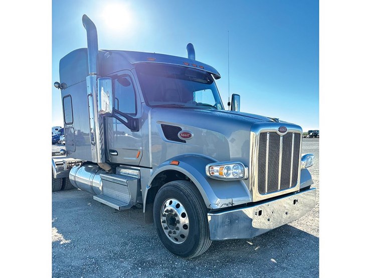 2021-peterbilt-567-image-1