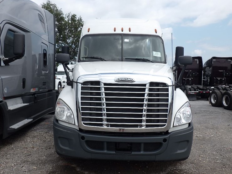 2018-freightliner-cascadia-125-evolution-image-2