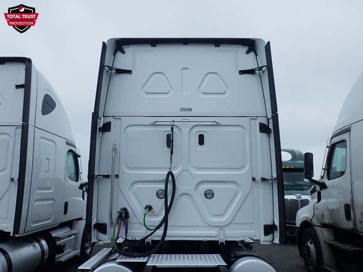 2023-freightliner-cascadia-126-image-13