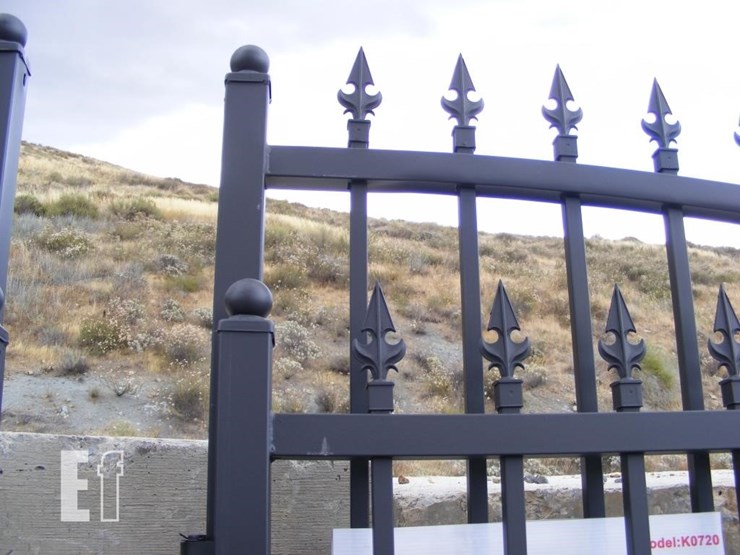 7'-x-20'-bi-parting-driveway-farm-gate-image-2