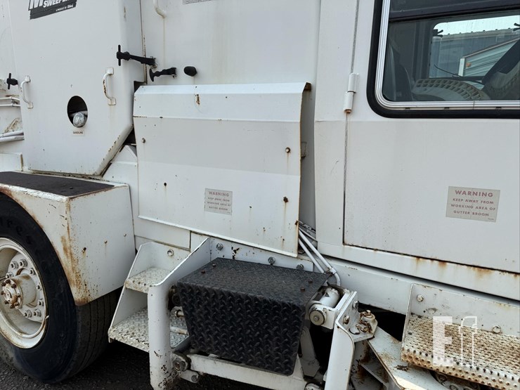 mobil-athey-street-sweeper-8401-image-6