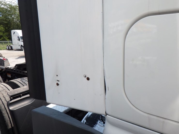 2016-freightliner-cascadia-125-evolution-image-6