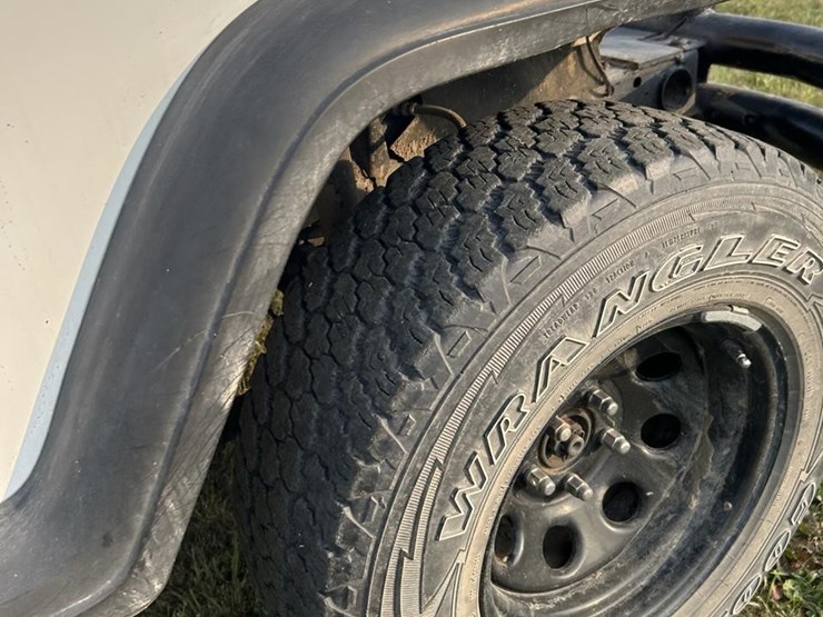 1993-jeep-wrangler-image-25