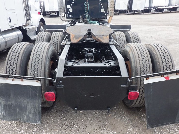 2016-kenworth-w900-image-9
