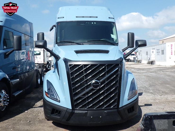 2026-volvo-vnl840-image-2