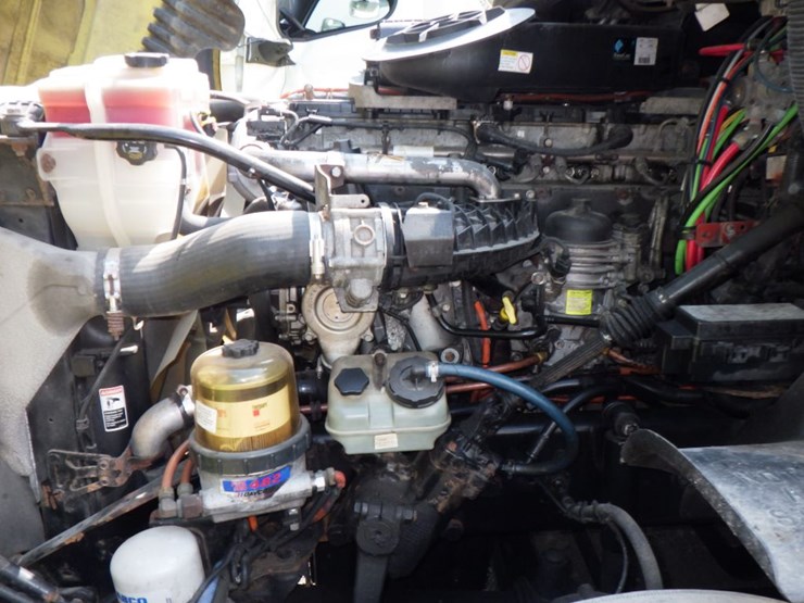 2014-freightliner-cascadia-125-image-19