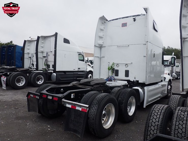 2023-peterbilt-579-image-12